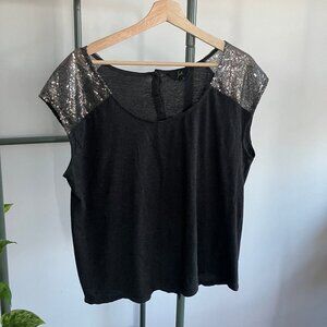 Sequin-shoulder scoopneck button-back tee in dark heathered grey